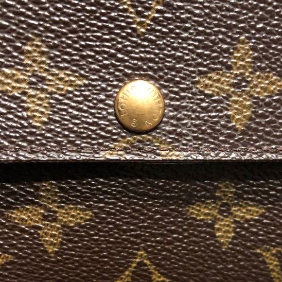 🌟🌟💯Authentic LV Sarah Wallet🌟🌟 - Picture 13 of 14